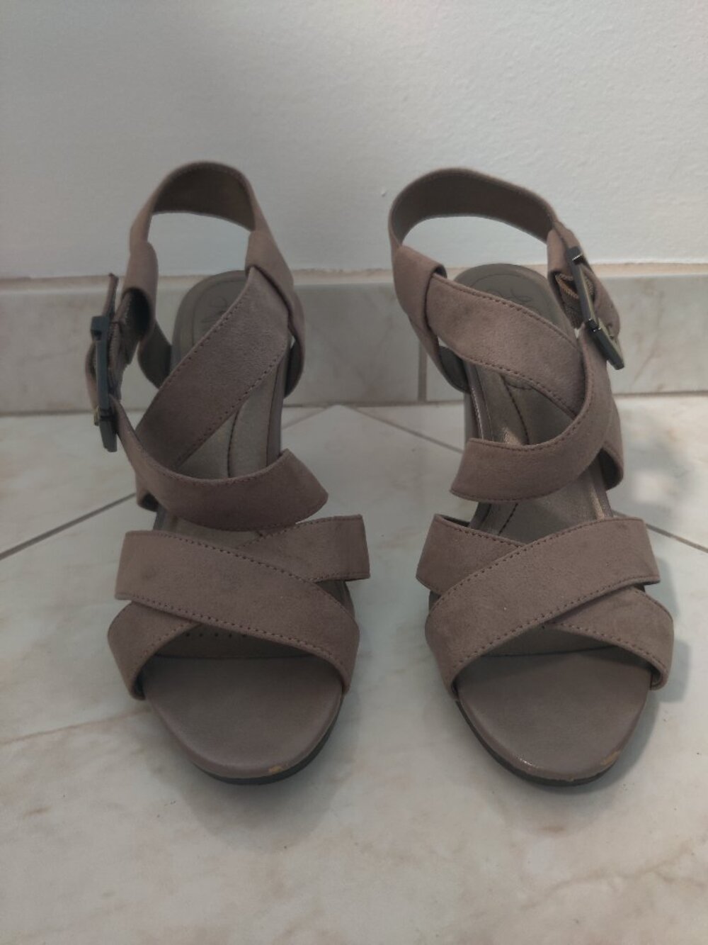 LifeStride Soft System Beige Heeled Sandals - Size 7.5M - Picture 1 of 6